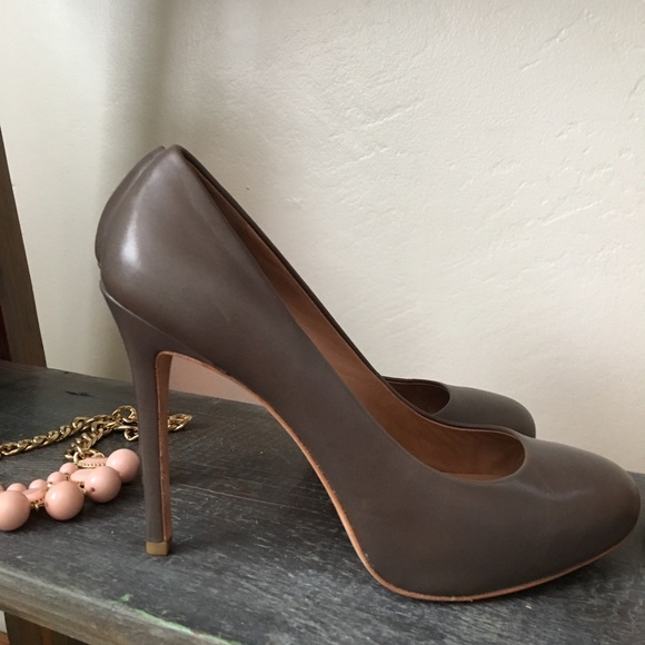 Ann Taylor Pumps - Picture 6 of 7